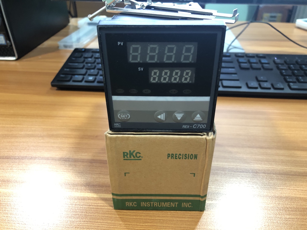 Đồng hồ điều khiển nhiệt độ REX-C700